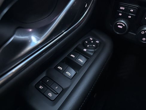 Used 2022 Chevrolet Suburban Z71 image 37