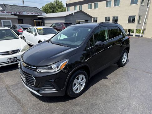 Used 2019 Chevrolet Trax LT w/ LT Convenience Package AWD/4WD image 2