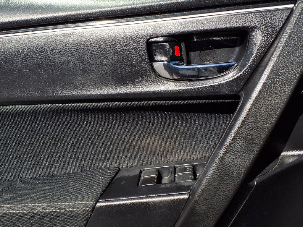 Certified 2018 Toyota Corolla LE FWD image 20