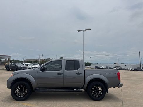 Certified 2020 Nissan Frontier SV w/ Midnight Edition Floor Mats RWD image 13