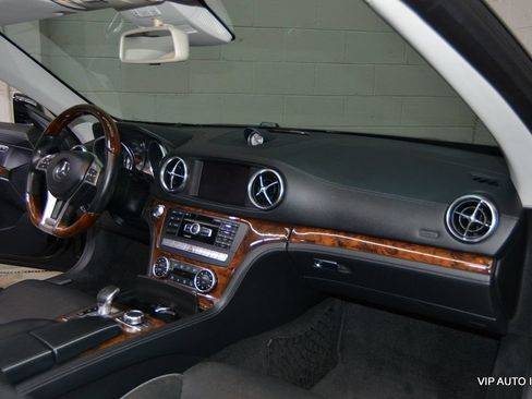 Used 2013 Mercedes-Benz SL 550 image 15