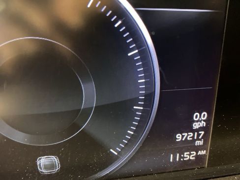 Used 2018 Volvo XC90 T5 Momentum w/ Convenience Package image 8