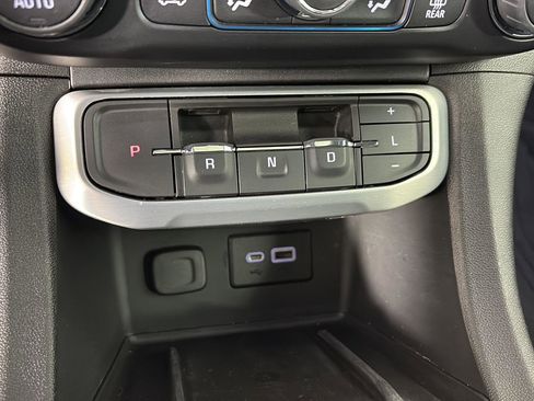 Used 2022 GMC Acadia SLE w/ Driver Convenience Package image 27