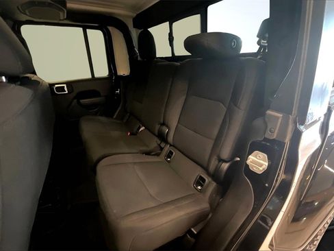 Used 2022 Jeep Gladiator Willys image 27