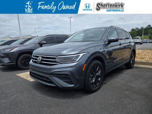 Used 2024 Volkswagen Tiguan SE FWD image 1