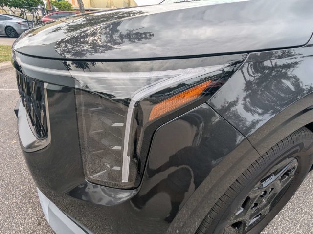 Certified 2026 Kia Carnival LX FWD image 10