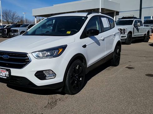 Used 2019 Ford Escape SE image 2