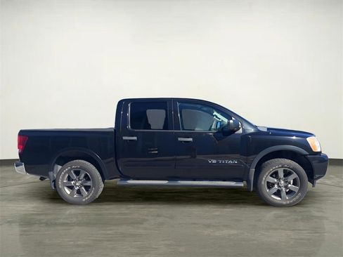 Used 2015 Nissan Titan SV w/ SV Value Truck Package image 4