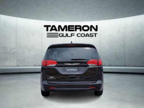 Used 2017 Chrysler Pacifica Touring w/ Tire & Wheel Group FWD image 4