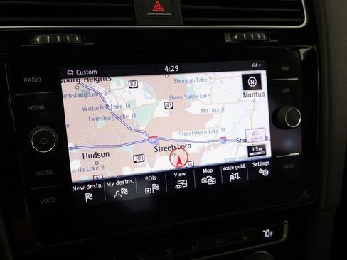 Used 2018 Volkswagen Golf R 4-Door image 45