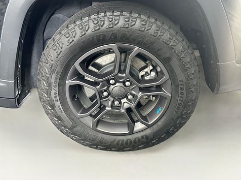 Used 2024 Jeep Grand Cherokee Trailhawk w/ Advanced Protech Group II AWD/4WD image 11