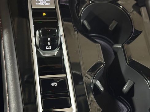 Used 2025 Volkswagen Atlas Peak Edition SE image 18