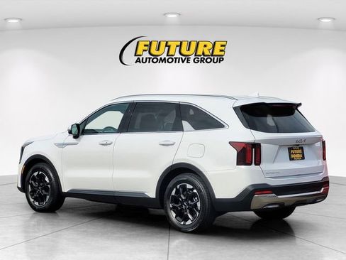 Used 2024 Kia Sorento S image 7