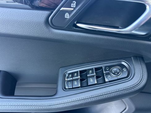 Certified 2026 Porsche Macan AWD/4WD image 12