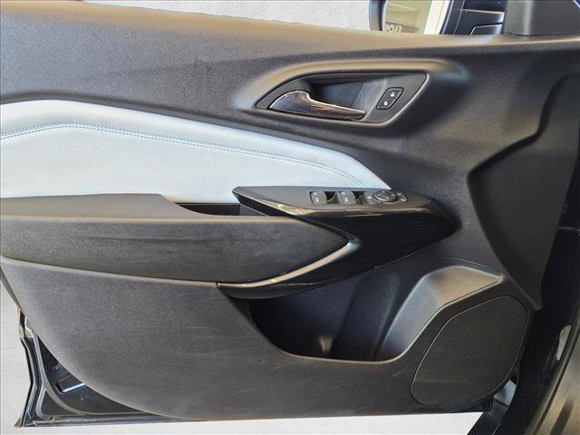 Used 2025 Chevrolet Trax LT FWD image 10