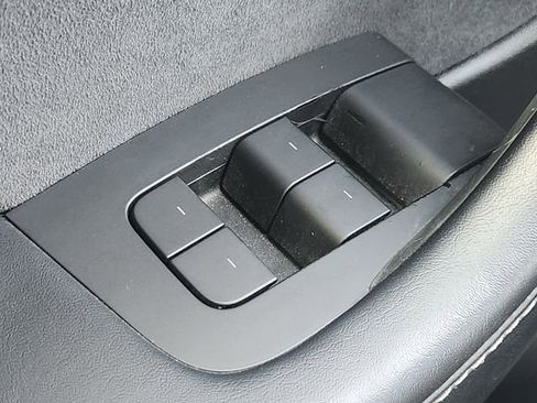 Used 2021 Tesla Model Y Long Range image 15