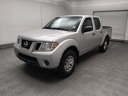Used 2019 Nissan Frontier SV image 2