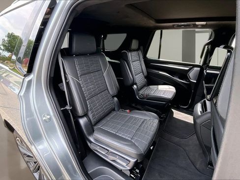 Used 2025 Cadillac Escalade V AWD/4WD image 29