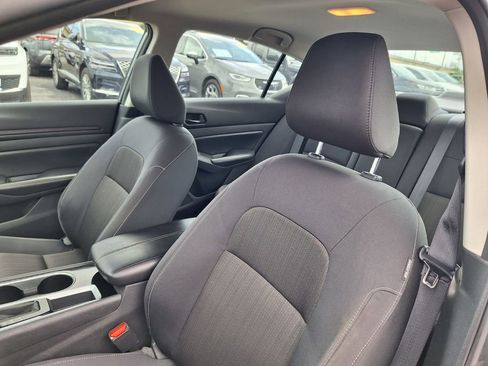 Used 2024 Nissan Altima 2.5 SV FWD image 11