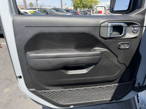 Used 2023 Jeep Wrangler Unlimited w/ Sun & Screen Package AWD/4WD image 10