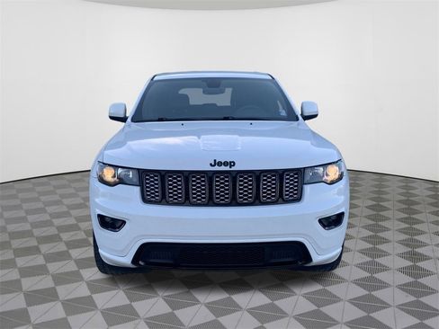 Used 2018 Jeep Grand Cherokee Altitude image 3