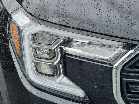 Used 2024 GMC Terrain SLE w/ Driver Convenience Package AWD/4WD image 9