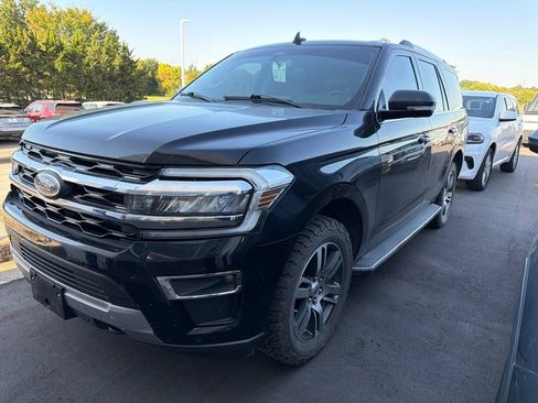 Used 2023 Ford Expedition Limited AWD/4WD image 2