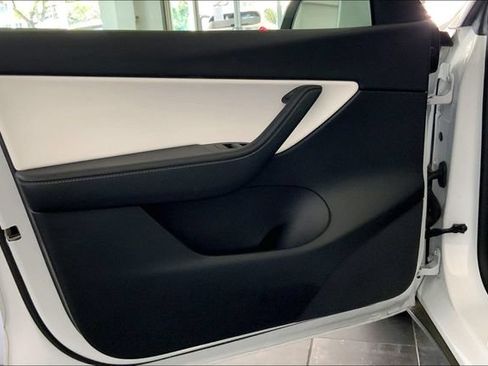 Used 2022 Tesla Model Y Long Range AWD/4WD image 11
