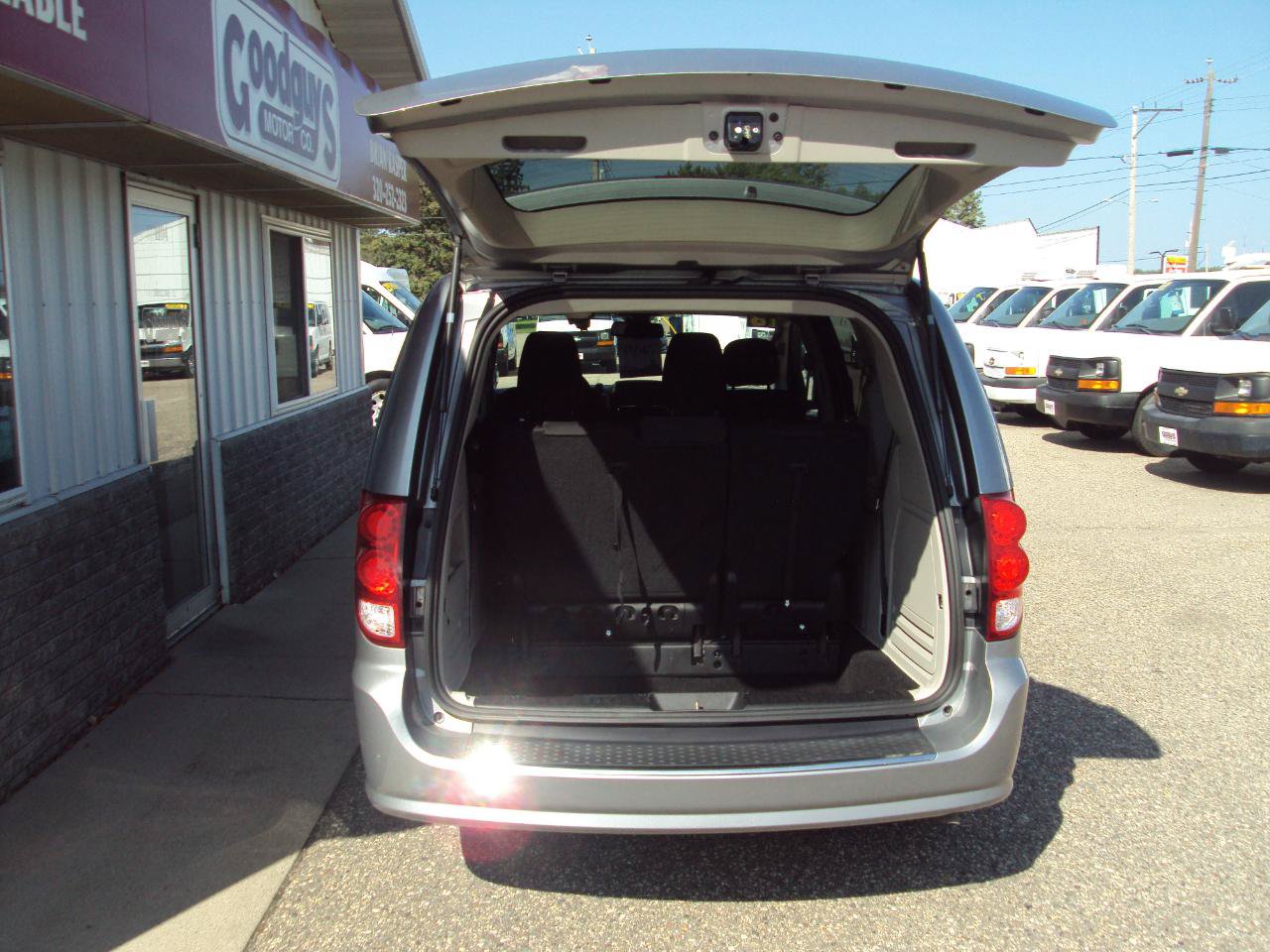 Used 2018 Dodge Grand Caravan SE w/ UConnect Hands-Free Group FWD image 7