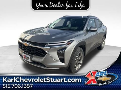 Used 2024 Chevrolet Trax LT w/ Driver Confidence Package image 1