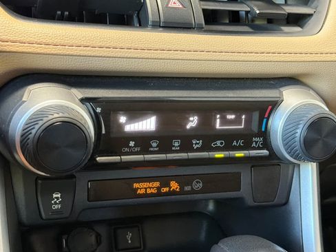 Used 2020 Toyota RAV4 LE w/ Carpet Mat Package FWD image 21