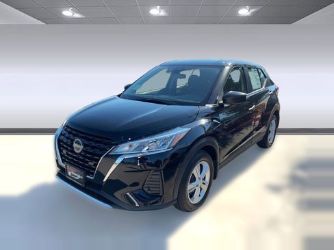 New 2025 Nissan Kicks Play S image 1
