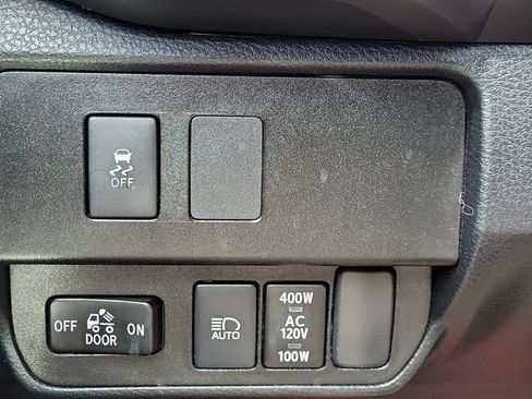 Used 2021 Toyota Tacoma TRD Off-Road w/ Technology Package AWD/4WD image 21