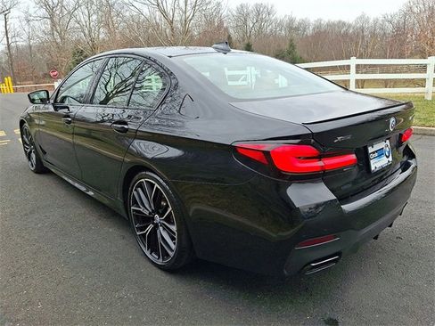 Used 2023 BMW M550i xDrive w/ Dynamic Handling Package image 4