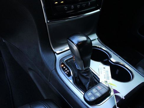 Used 2020 Jeep Grand Cherokee Altitude image 11