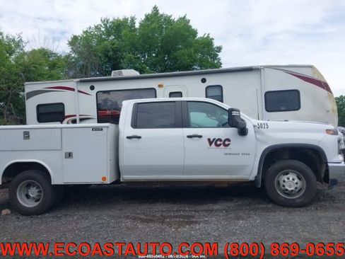 Used 2024 Chevrolet Silverado 3500 W/T w/ WT Convenience Package AWD/4WD image 2