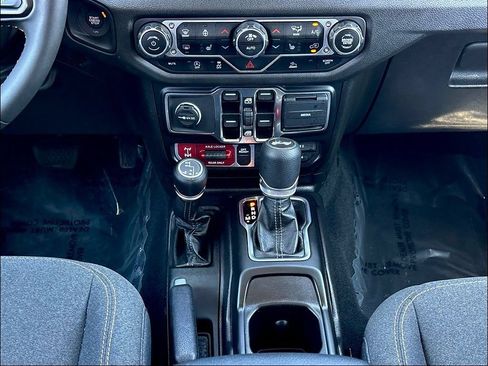 Used 2024 Jeep Wrangler Unlimited Sport AWD/4WD image 24