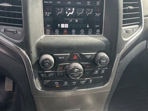 Used 2018 Jeep Grand Cherokee Laredo image 5