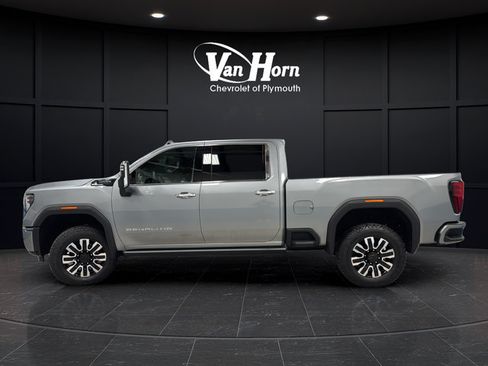 Used 2025 GMC Sierra 3500 Denali Ultimate AWD/4WD image 4