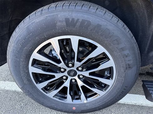 Used 2025 Ford Expedition Max Platinum image 17