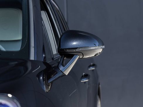 Certified 2024 Porsche Macan S AWD/4WD image 18