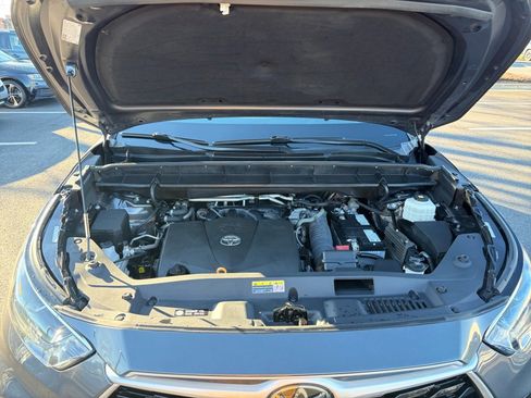 Used 2021 Toyota Highlander XLE image 19