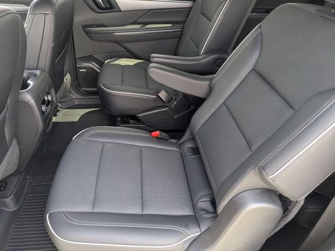 Used 2025 Buick Enclave Preferred FWD image 12
