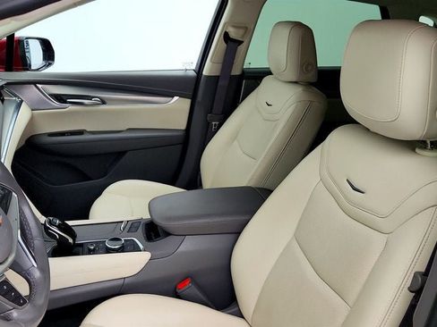Used 2025 Cadillac XT5 Premium Luxury w/ Technology Package FWD image 17