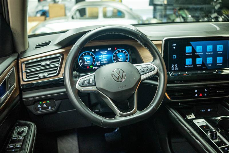 Used 2025 Volkswagen Atlas SE AWD/4WD image 17