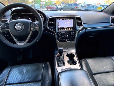 Used 2017 Jeep Grand Cherokee Limited w/ Luxury Group II AWD/4WD image 16