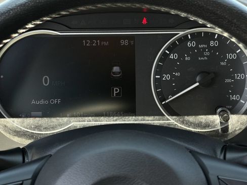 Used 2019 Nissan Kicks SR w/ SR Premium Package FWD image 16