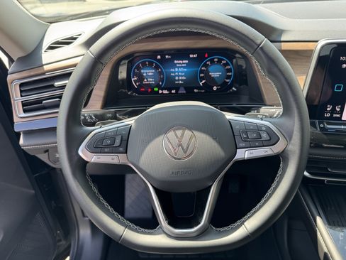 Used 2026 Volkswagen Atlas SE FWD image 18