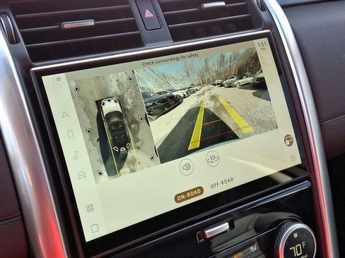 Used 2024 Land Rover Discovery S image 23