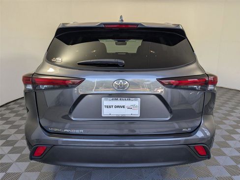 Certified 2024 Toyota Highlander XLE image 26